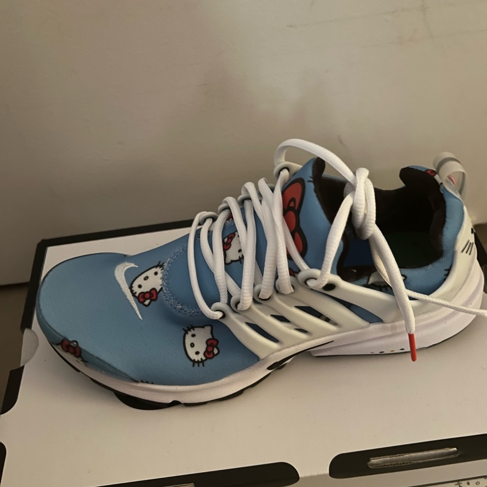 Hello Kitty Nike Air Presto